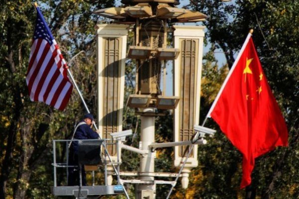 Inversionistas de EEUU señalan el riesgo de represalias tras la orden de Biden contra China