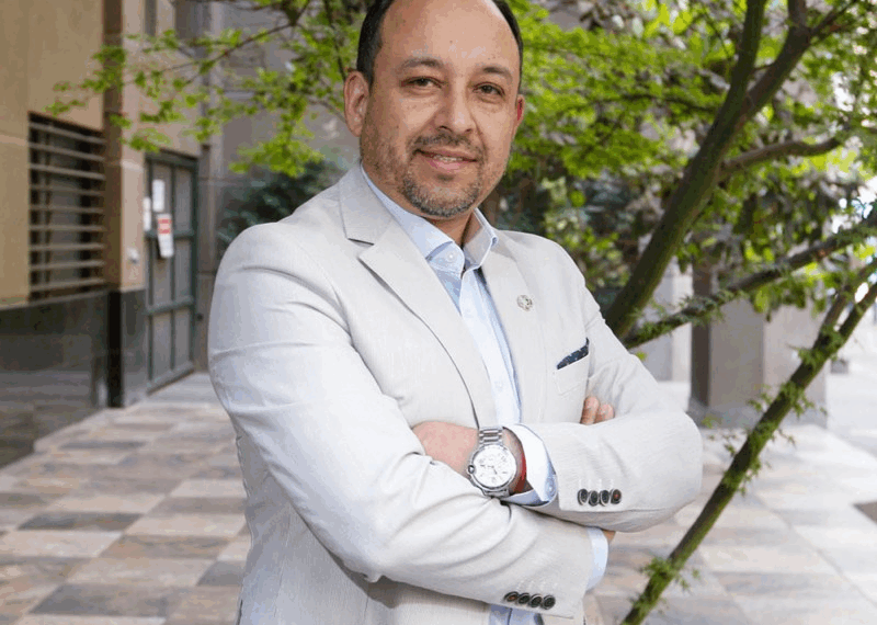 Humberto Garrido deja su cargo por crisis en educación