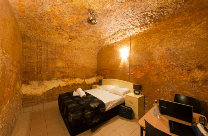 Bajo Tierra: Teatro Biográfico sobre Justicia y Memoria