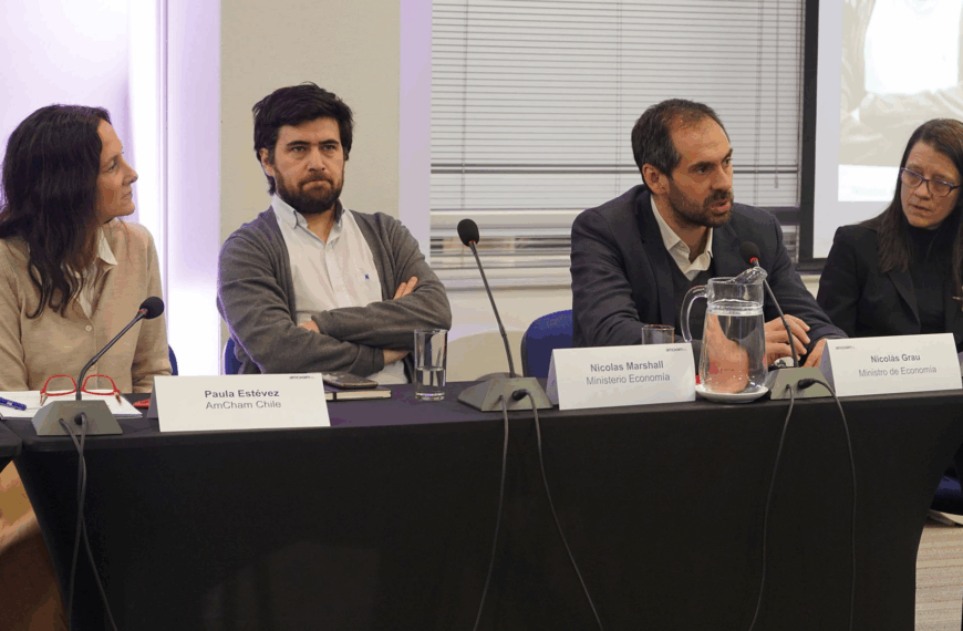 Ley de Permisología: Oposición y Protestas en Chile