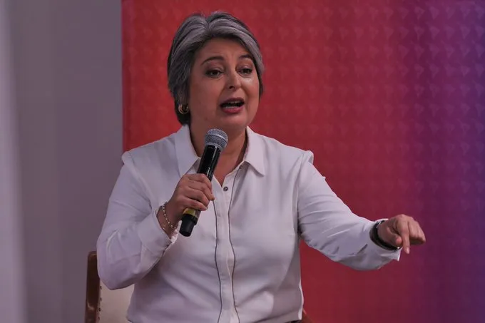 Jeannette Jara Román reconoce error en su programa