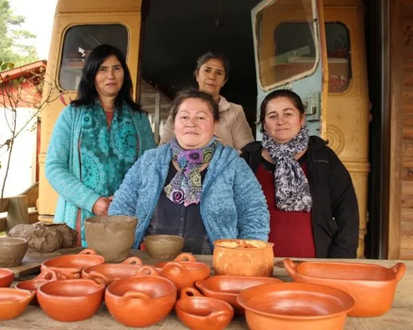 Alfareras en Sodimac: Tradición y Modernidad en Concepción