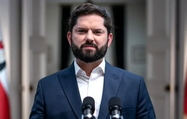 Boric líder de facción: Boric, Kast y la polémica política