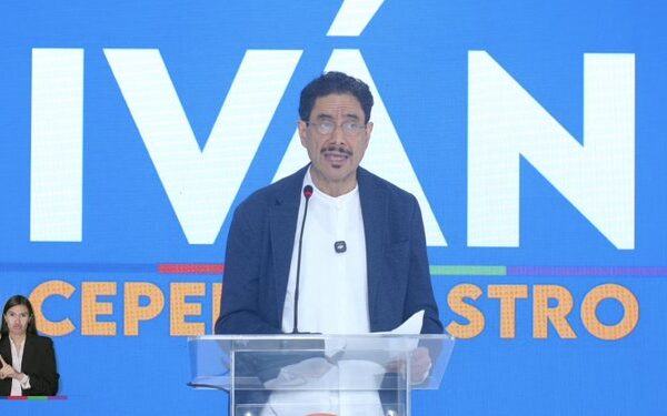 Iván Cepeda pone en jaque a Abelardo de la Espriella por su nacionalidad