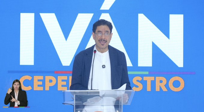 Iván Cepeda pone en jaque a Abelardo de la Espriella por su nacionalidad