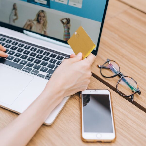 Compras en línea: Cómo ahorrar en envíos y maximizar tus descuentos