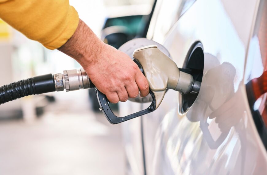 Aumento Gasolina: Impacto del Alza en el Costo de la Vida